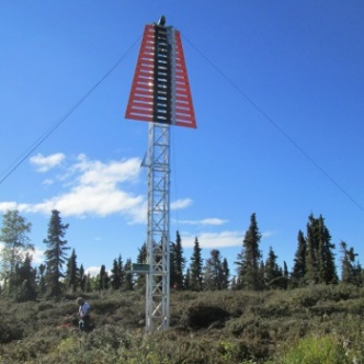 Tour d’alignement non éclairée dans le fleuve Mackenzie, à une courte distance du Grand lac des Esclaves (Territoires du Nord-Ouest)
